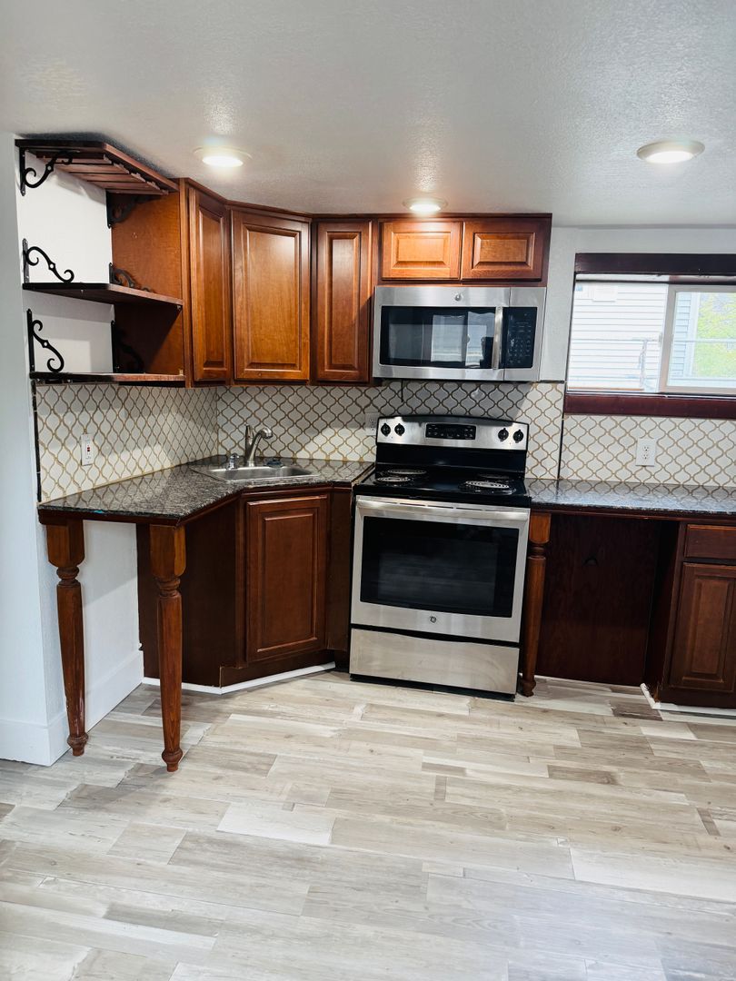 12 S Elm St unit Unit B – photo 2