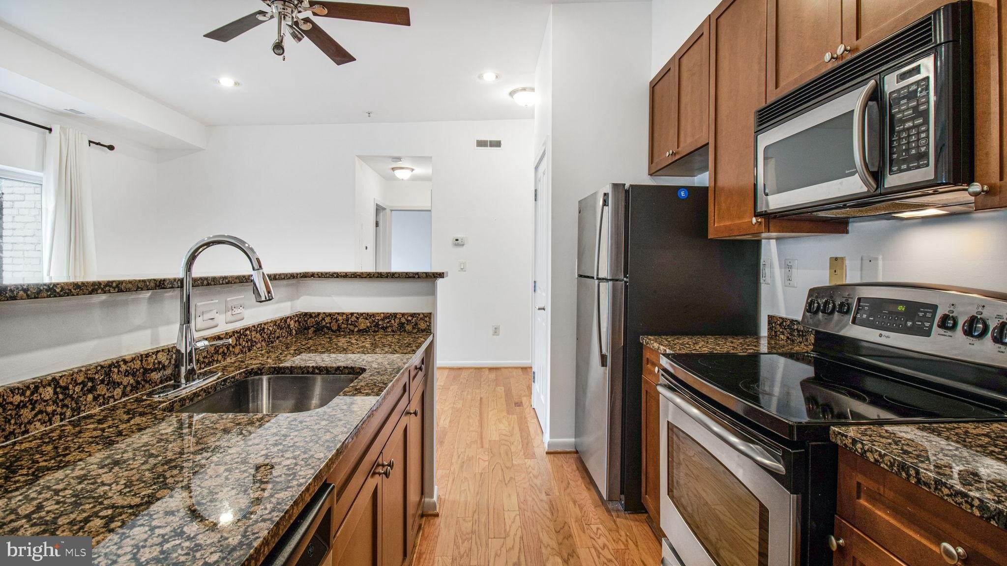1501 27th St SE #406 – photo 3