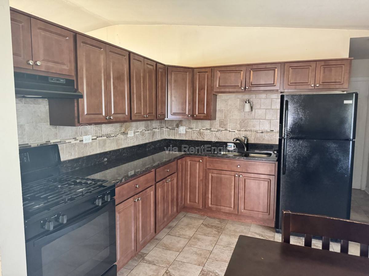 105 S Sycamore Ln – photo 2
