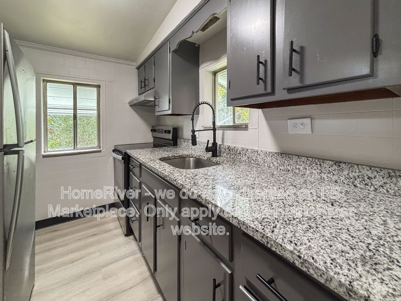 302 Mathews Ave – photo 4