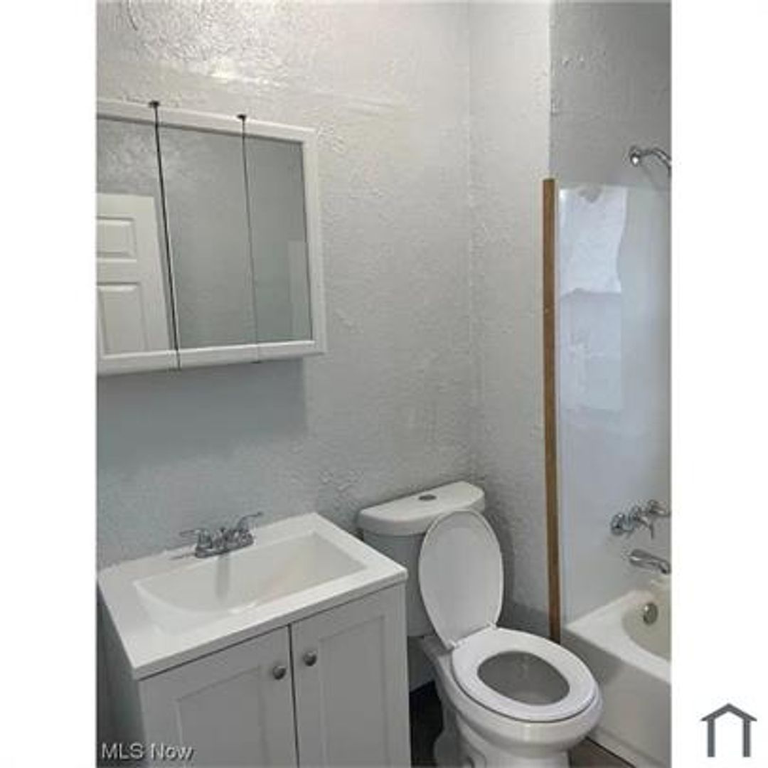 957 Parkway Rd unit 1 – photo 4