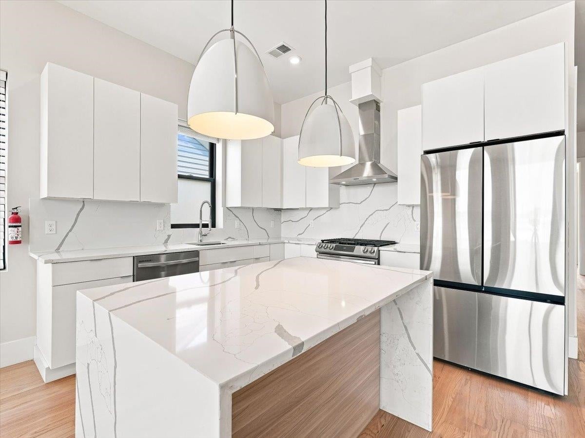 220 Freeman Ave unit 2 – photo 5