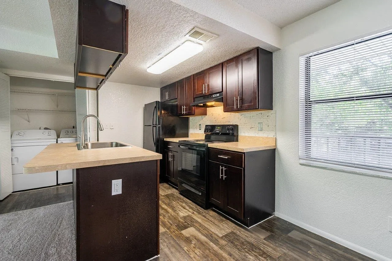 Melrose on the Bay Apartment Homes – photo 2