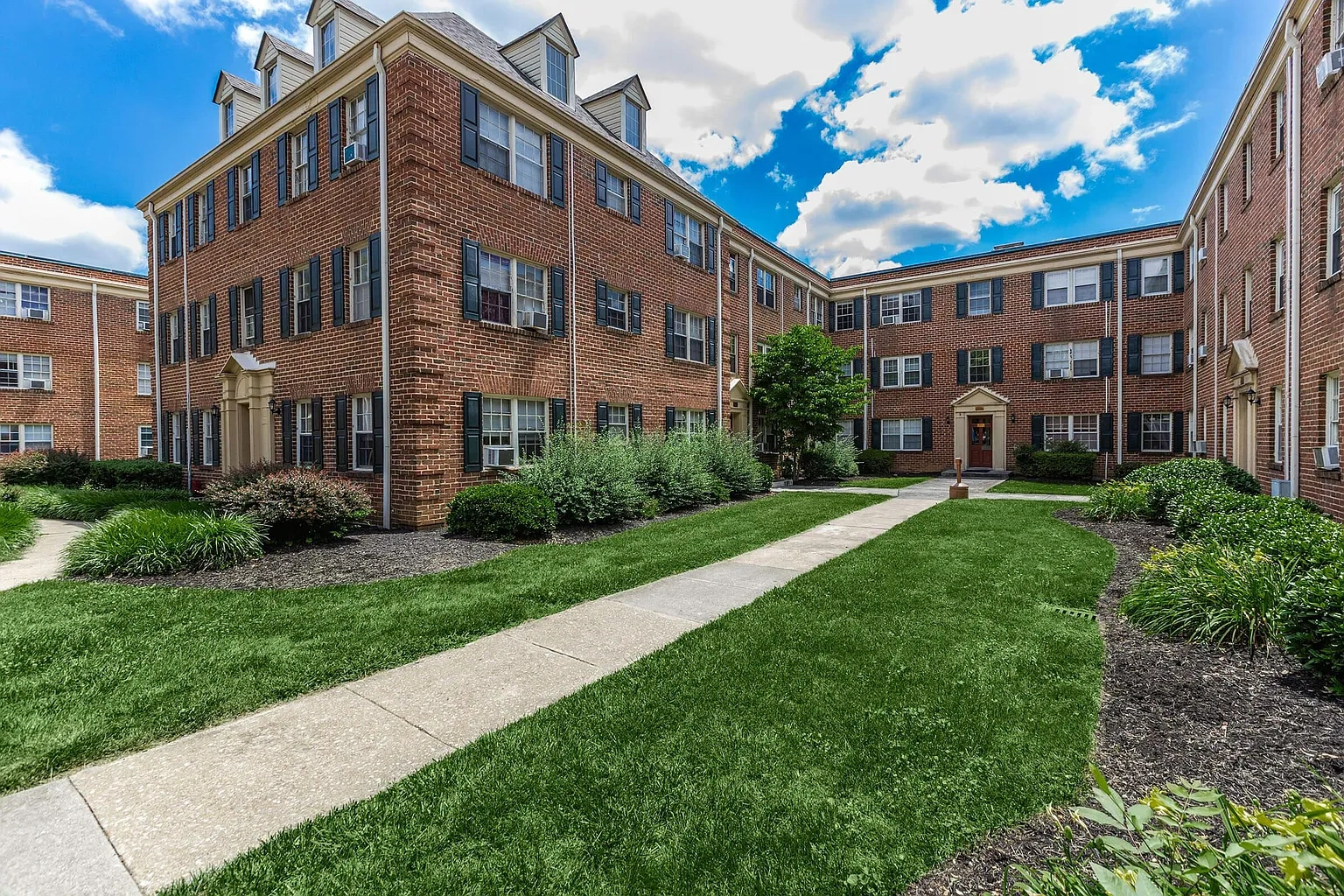 Grandin Village Apartments – photo 3