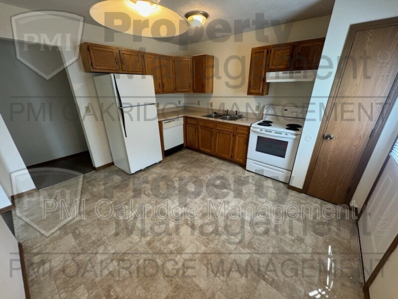 713 Country Side Ln – photo 3