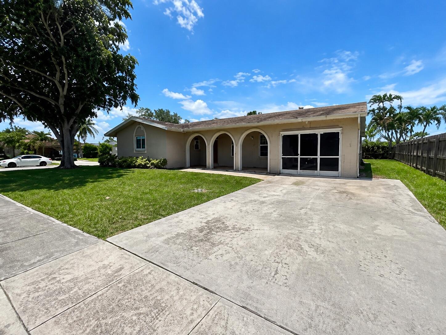 7975 NW 8th St – photo 1