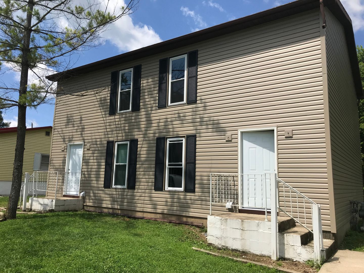 323 Eva Dr – photo 2
