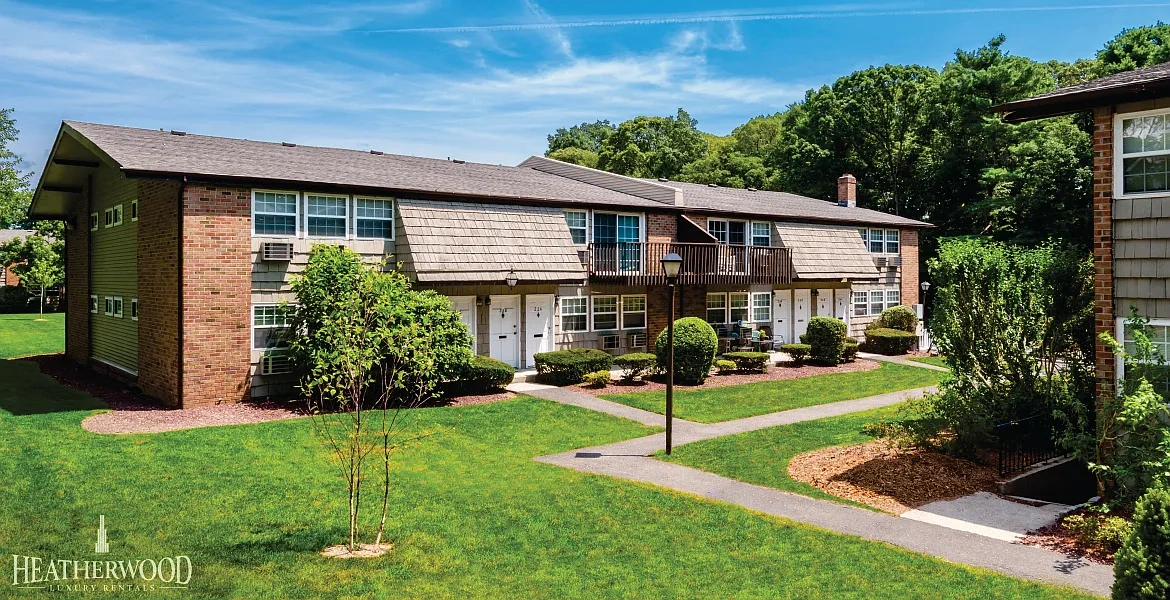 Heatherwood House at Ronkonkoma – photo 2