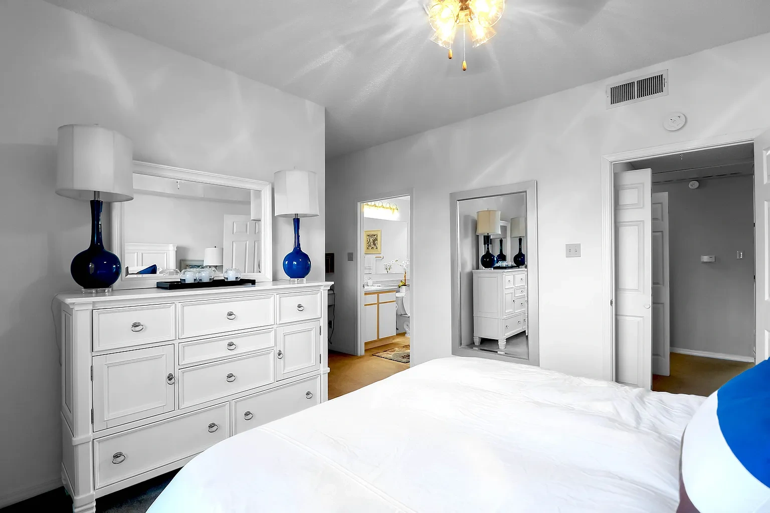 The Grove at Pleasant Valley Apartment Homes – photo 4