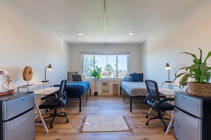 2425 Prospect – photo 2