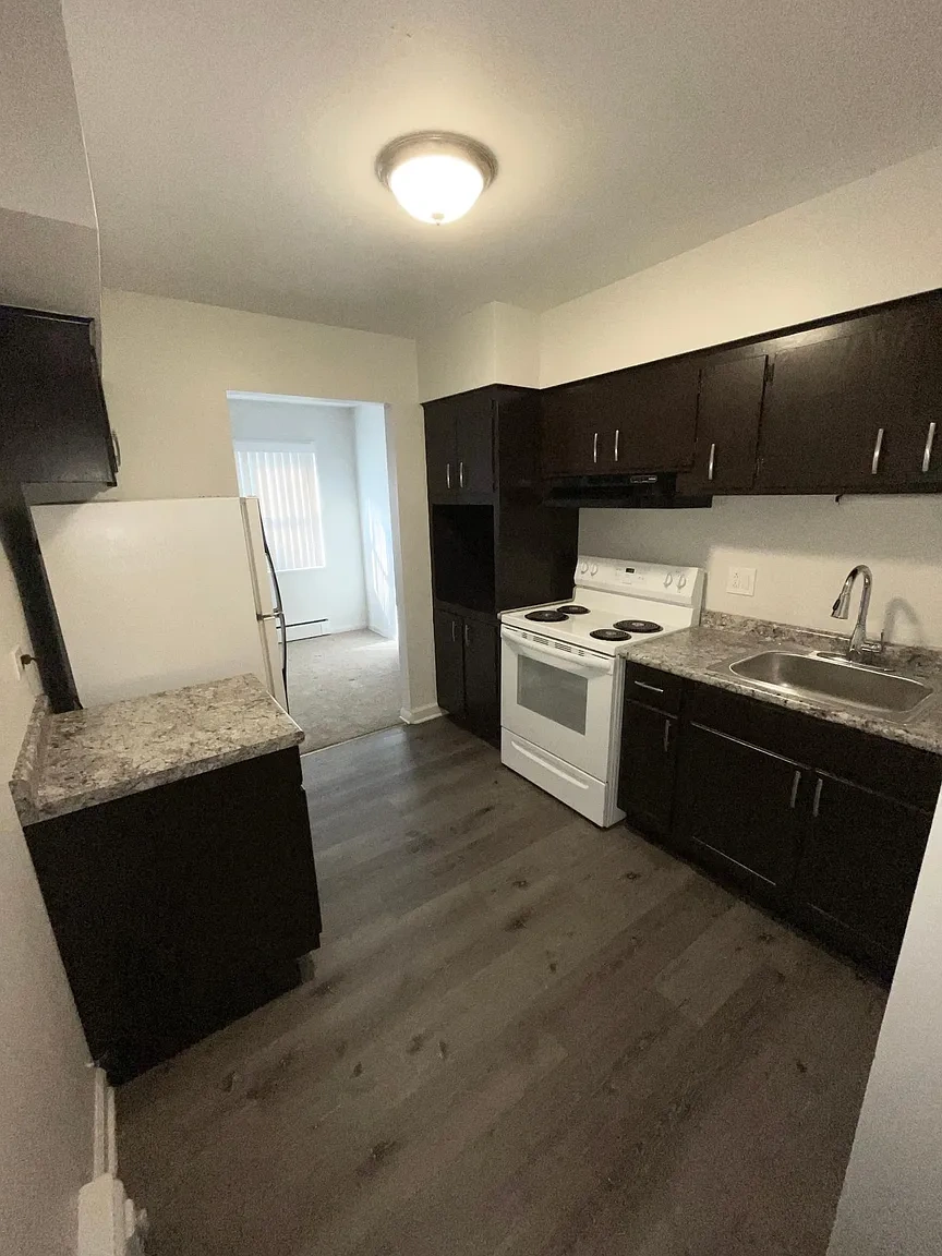 East End Apartments/Madison Apartments – photo 1