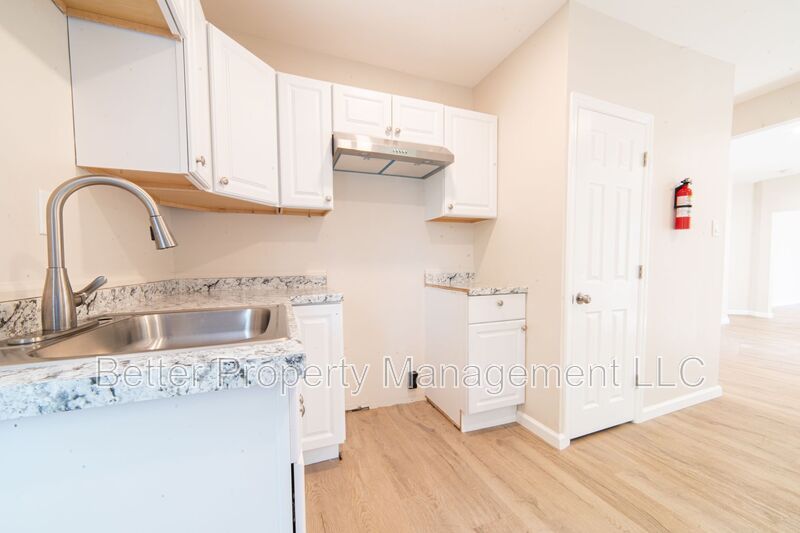 730 E Montrose St unit 2 – photo 3