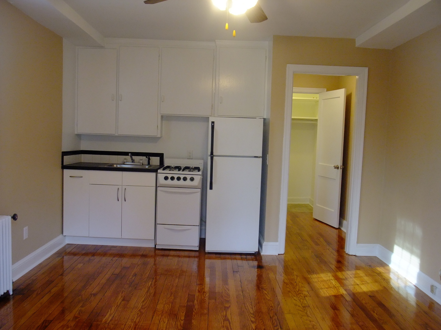 8401 Greenwood Ave unit 1 – photo 3