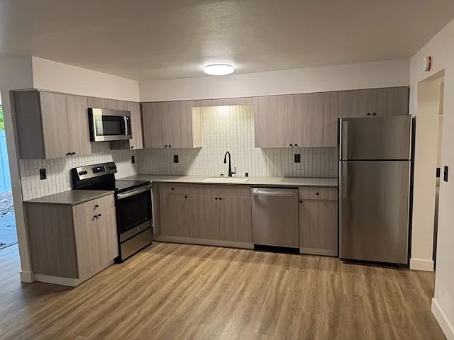 1421 W 8th Ave – photo 1