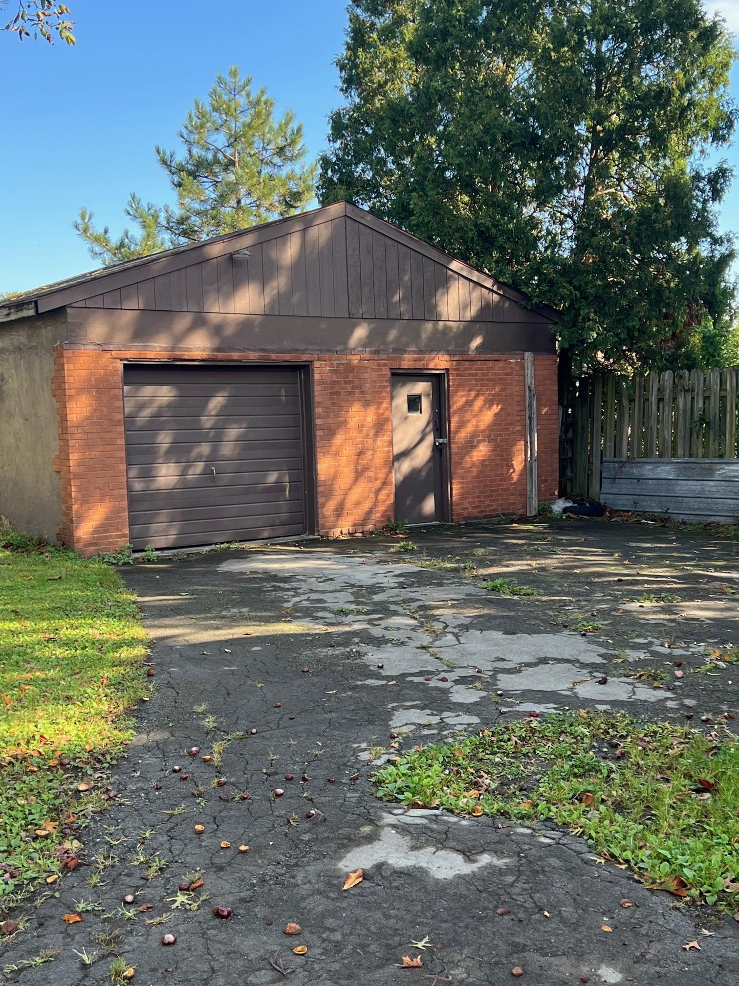 481 12th St – photo 2
