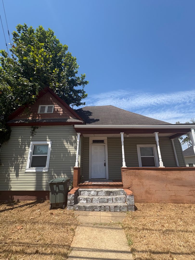 1107 S Willow St – photo 1