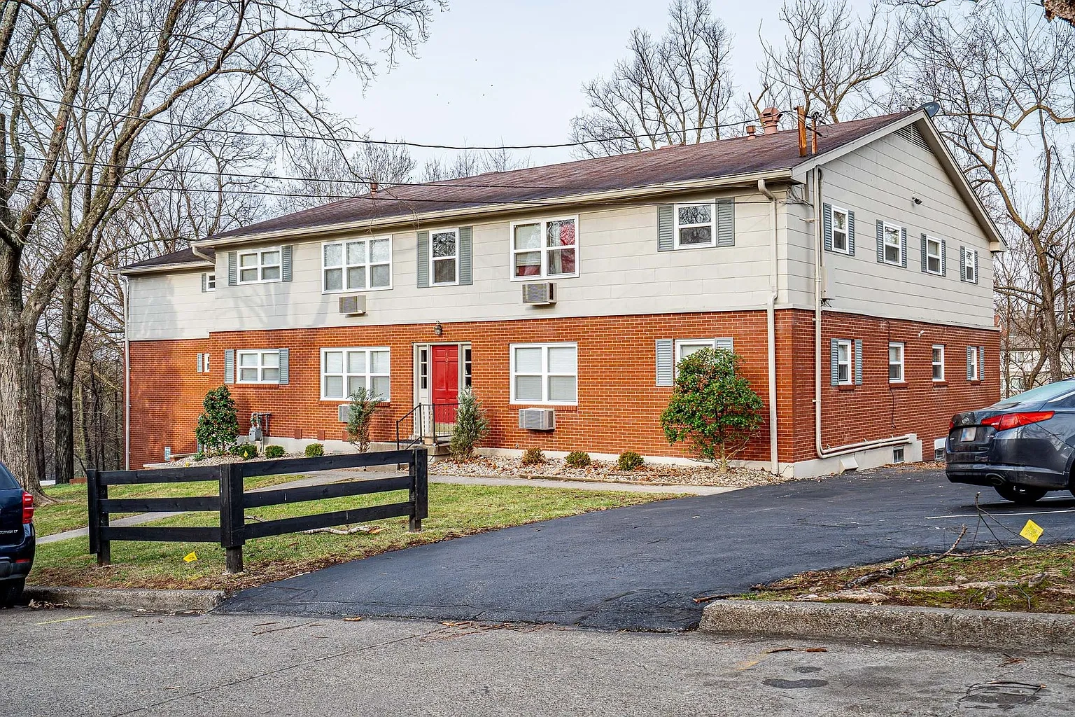 Lindsay Court Apartments – photo 3