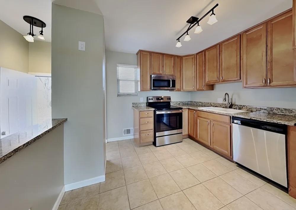 202 133rd St E – photo 2