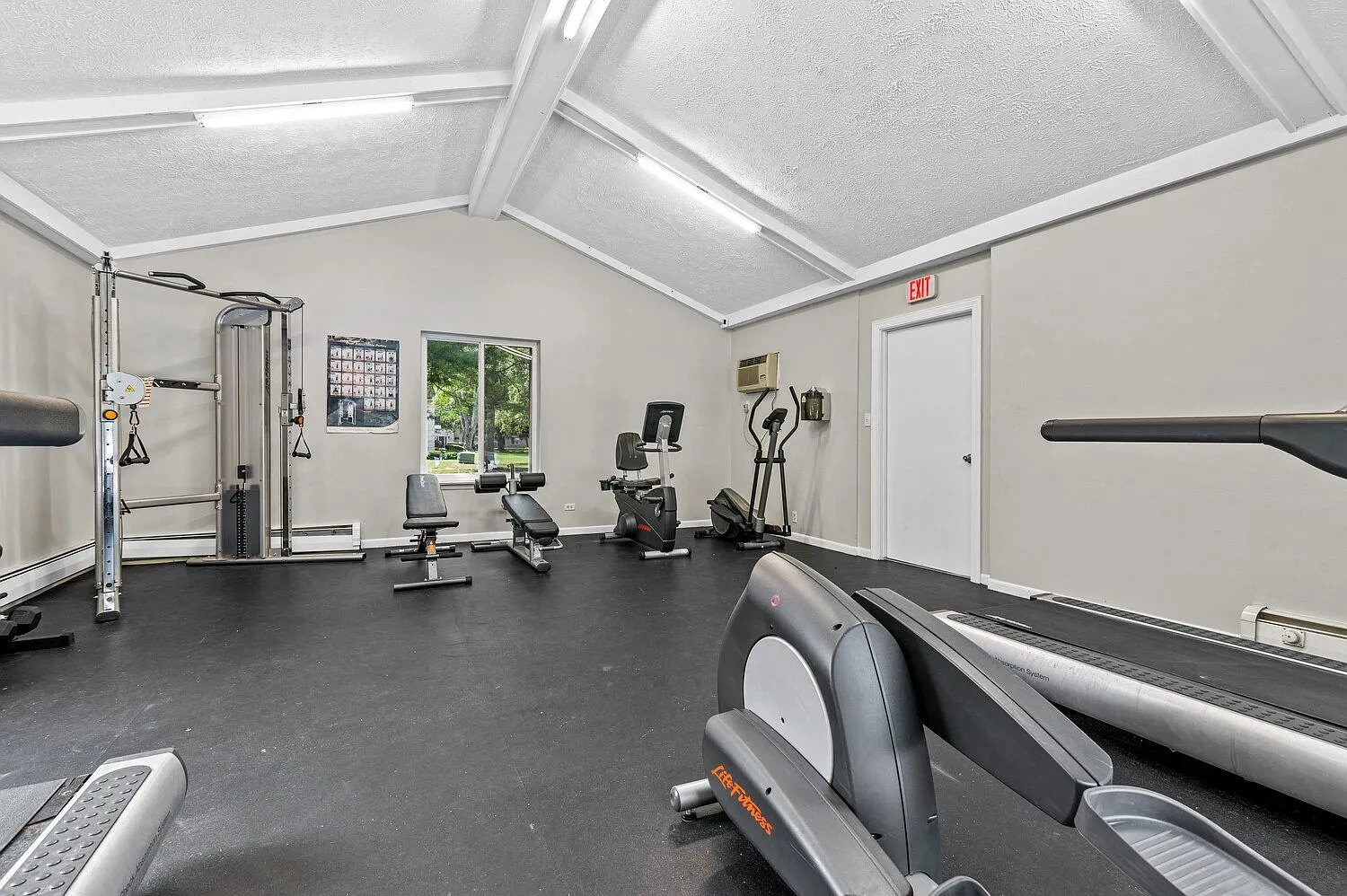 Apple Ridge Apartments - Livonia, MI – photo 1