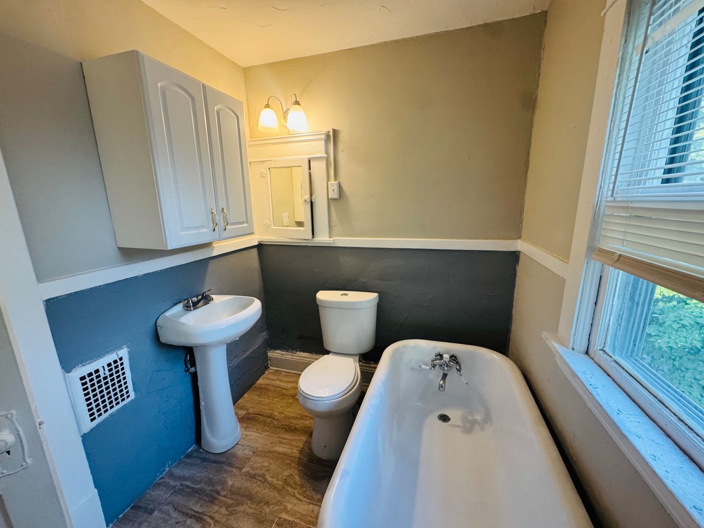 10004 Mt Auburn Ave unit Up Unit – photo 4