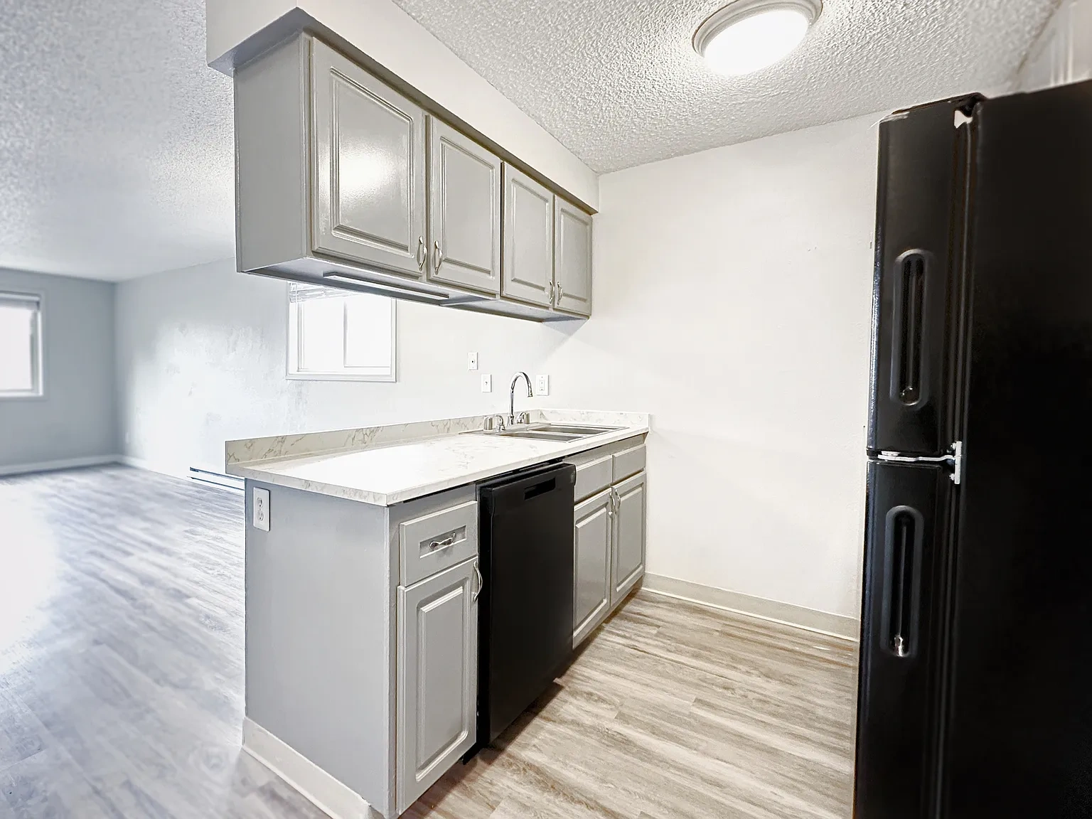 Serrano Apartments – photo 1