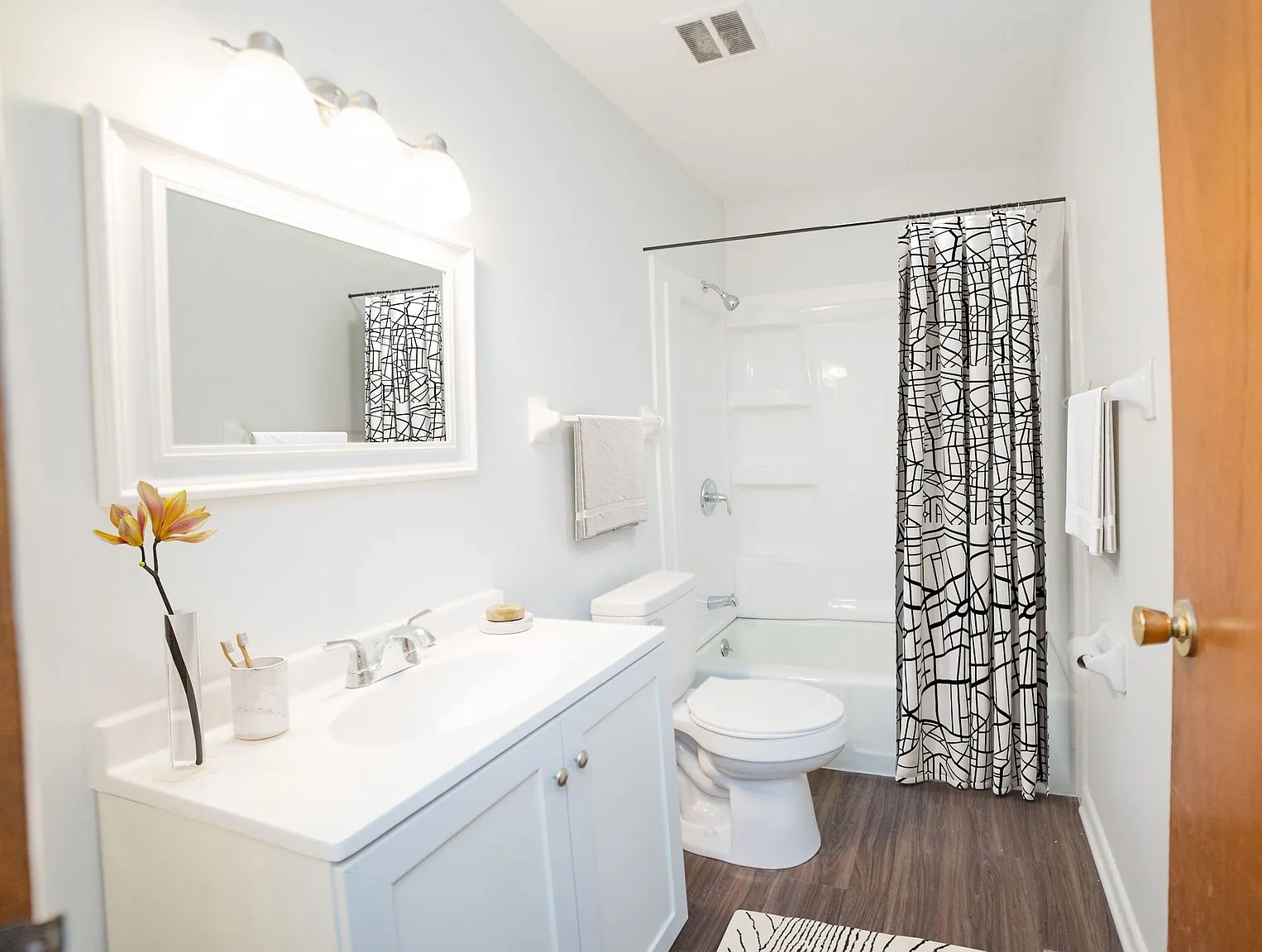 Towne & Country – photo 1