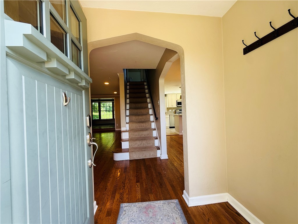 143 Seneca Dr – photo 3