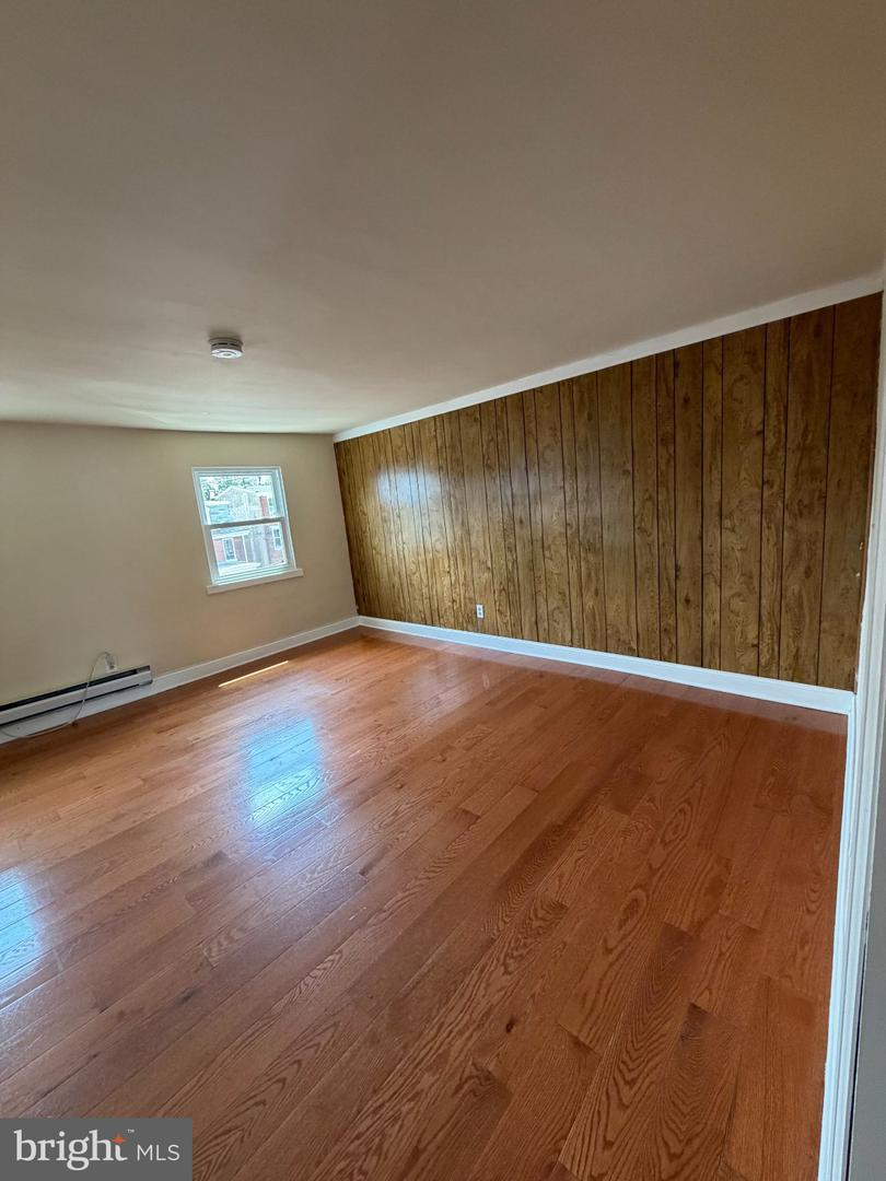 227 E Broad St unit 2 – photo 4