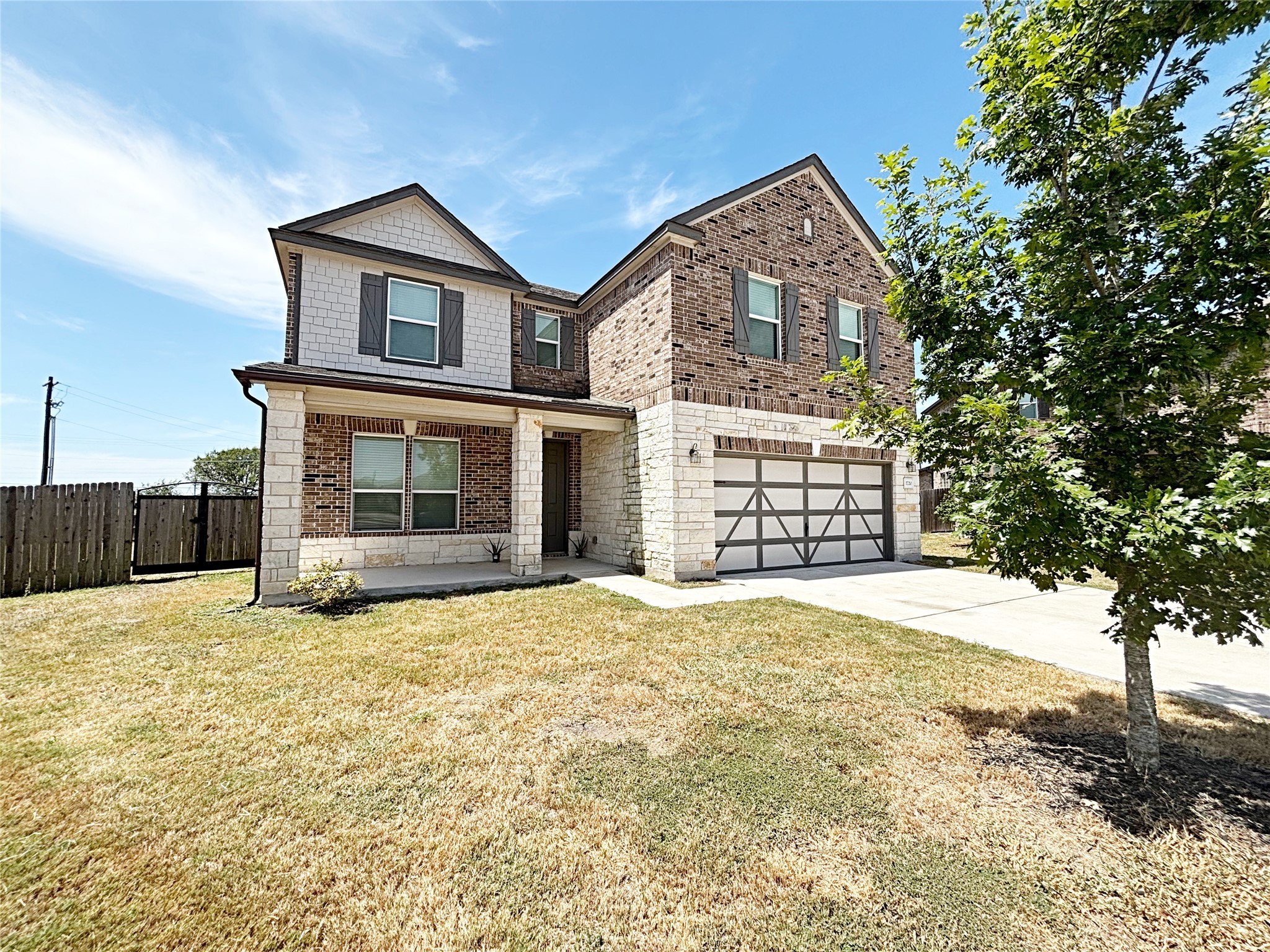 1720 Foxglove Dr – photo 2