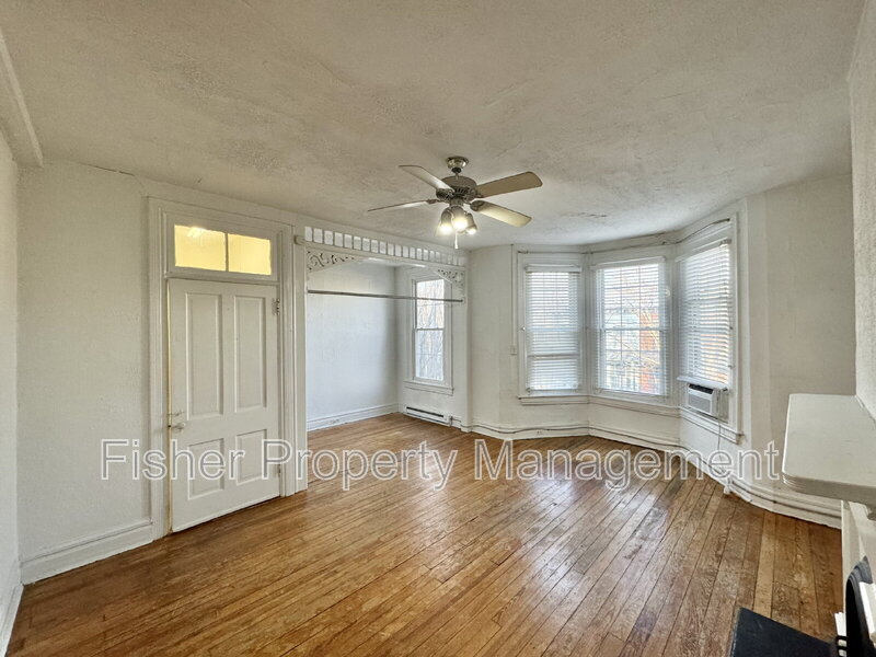 1921 Floyd Ave unit 2 – photo 4