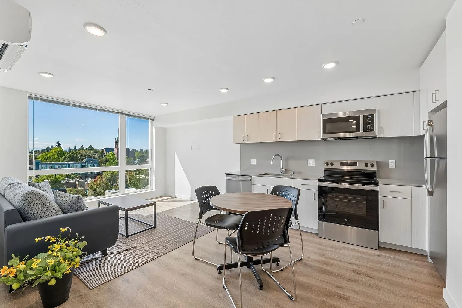 Metro 5000 Apartments – photo 2
