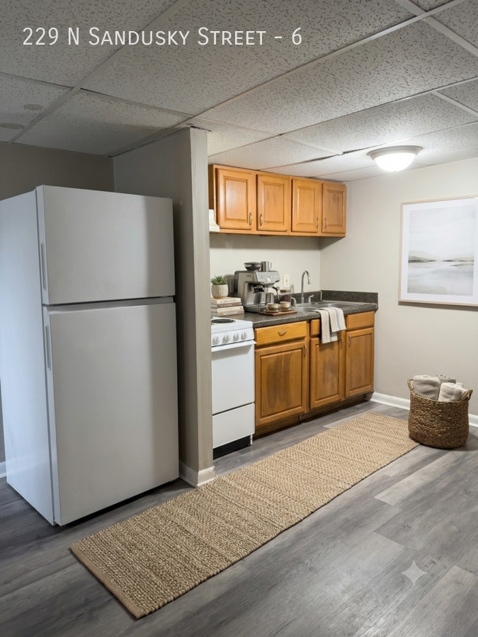 229 N Sandusky St unit 6 – photo 2