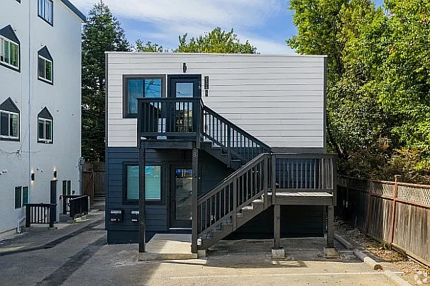 2124 Parker – photo 1