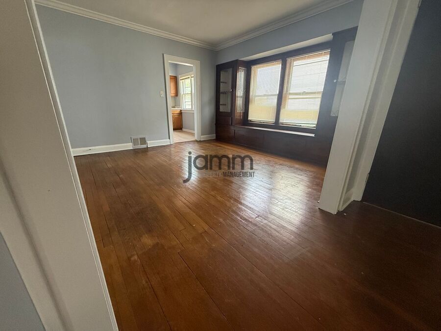 10232 Almira Ave – photo 4