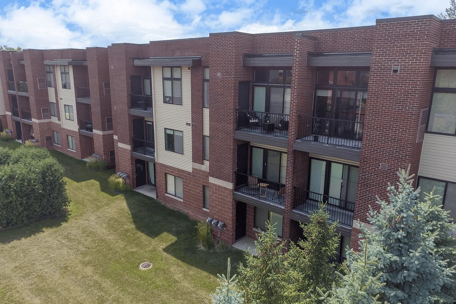 42 West Apartments – photo 3