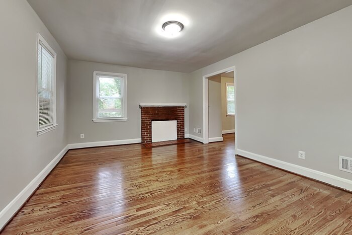 6 Royal Oak Ave – photo 3