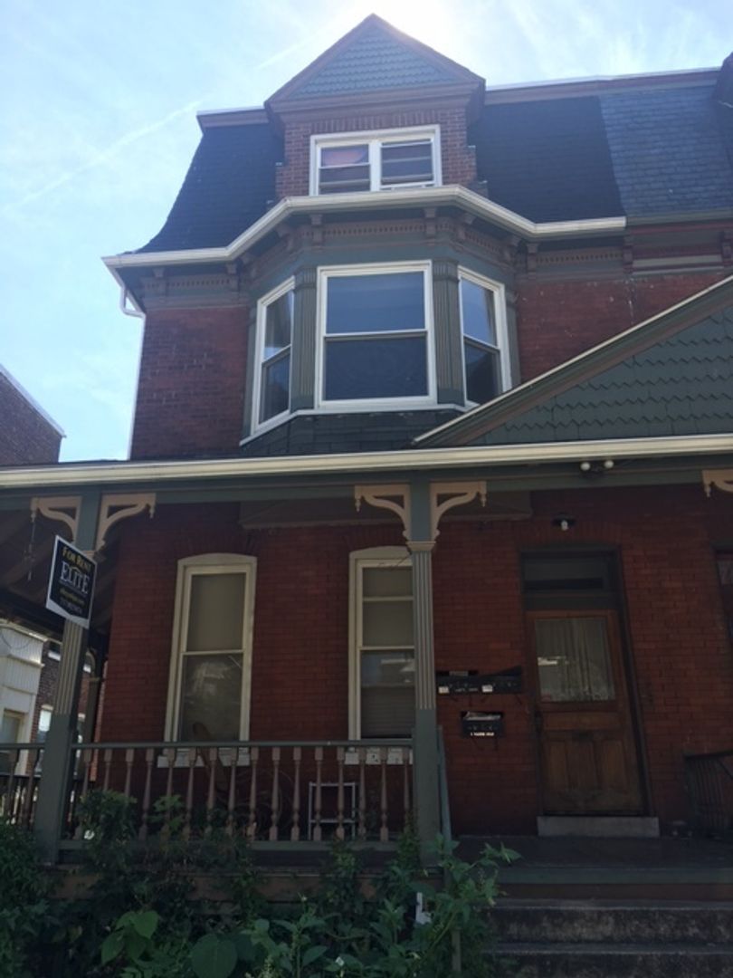 656 Linden Ave unit 3 – photo 1