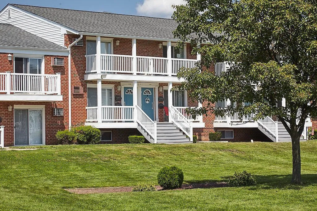 Brittany Springs Apartments – photo 4