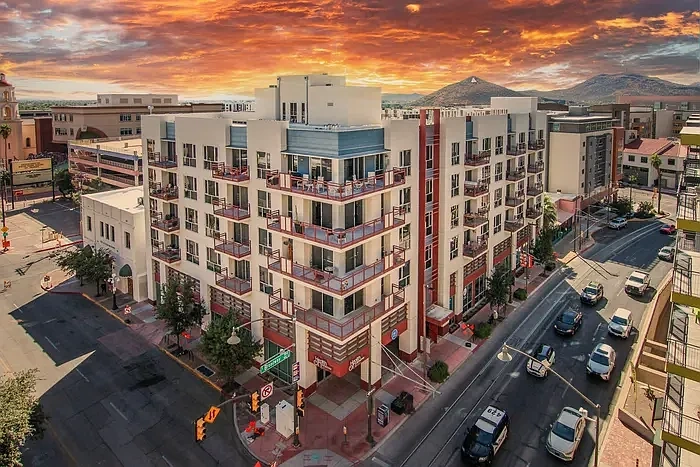 1 West Broadway – photo 1