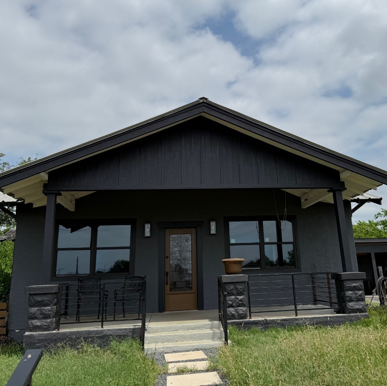 405 E College St – photo 1