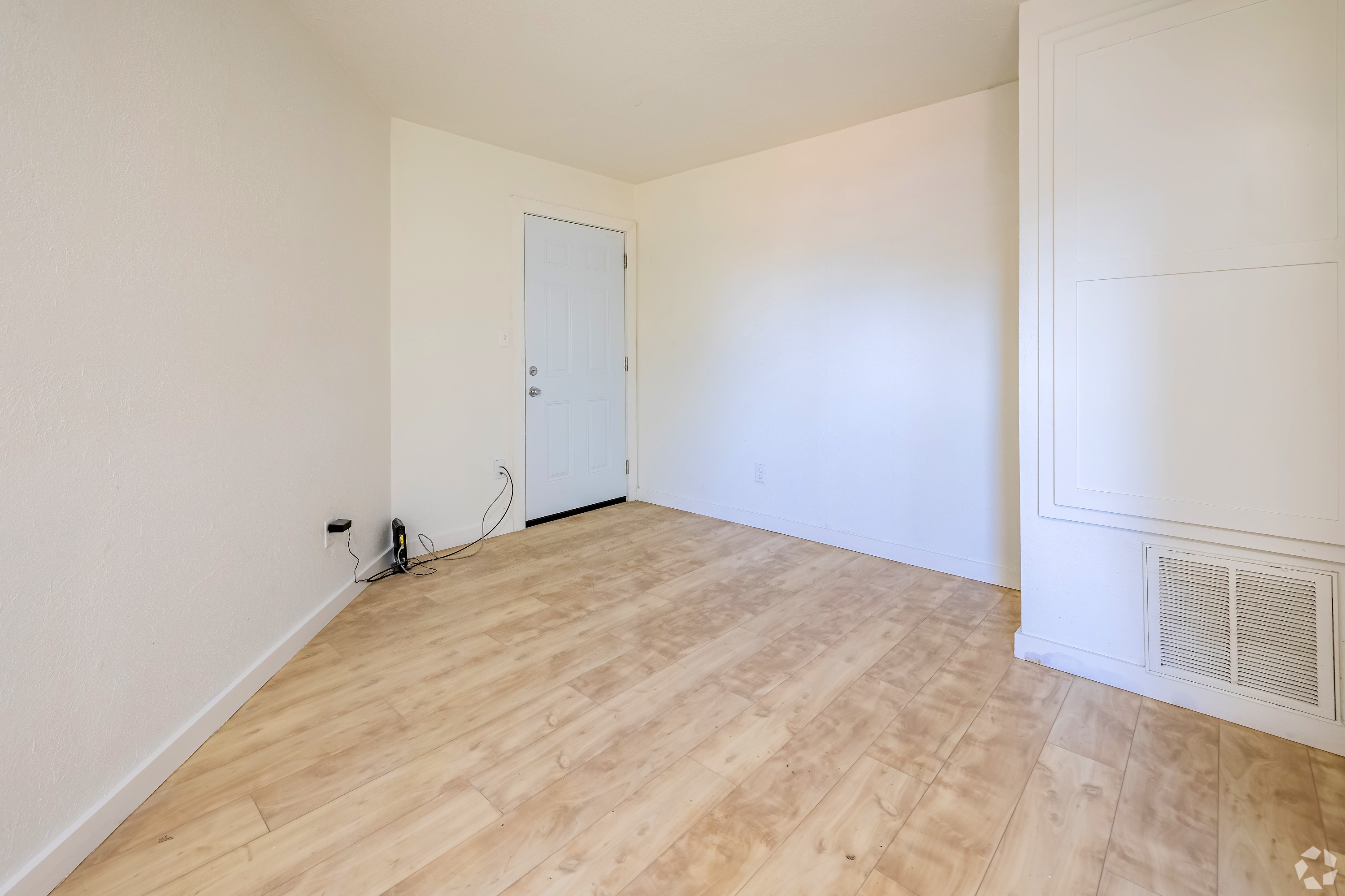 1015 E Hurd St unit 2 – photo 4