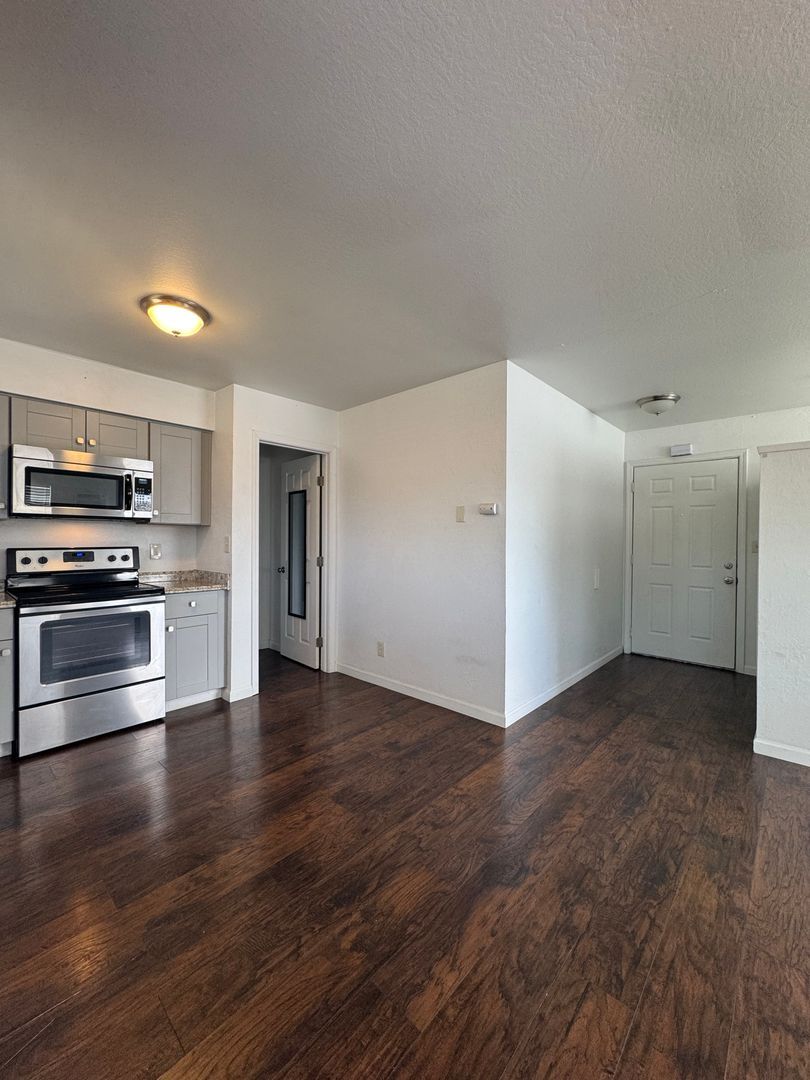417 E Locust St unit #7 – photo 3