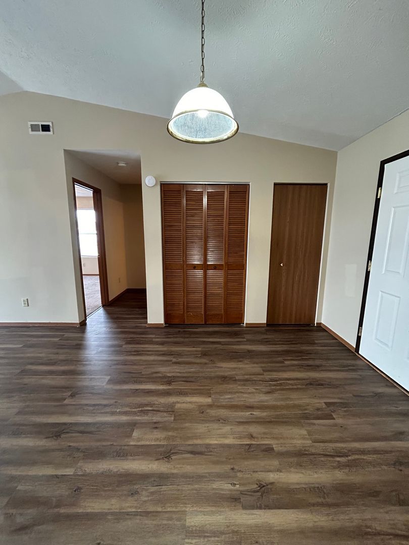 2001 S Morris Ave unit 01 – photo 2