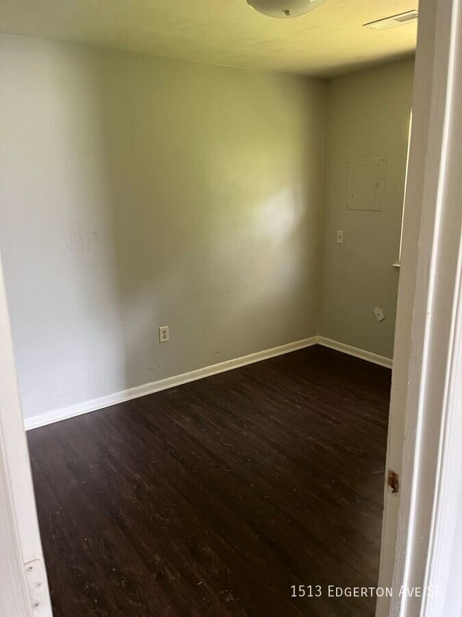 1513 Edgerton Ave SE – photo 2