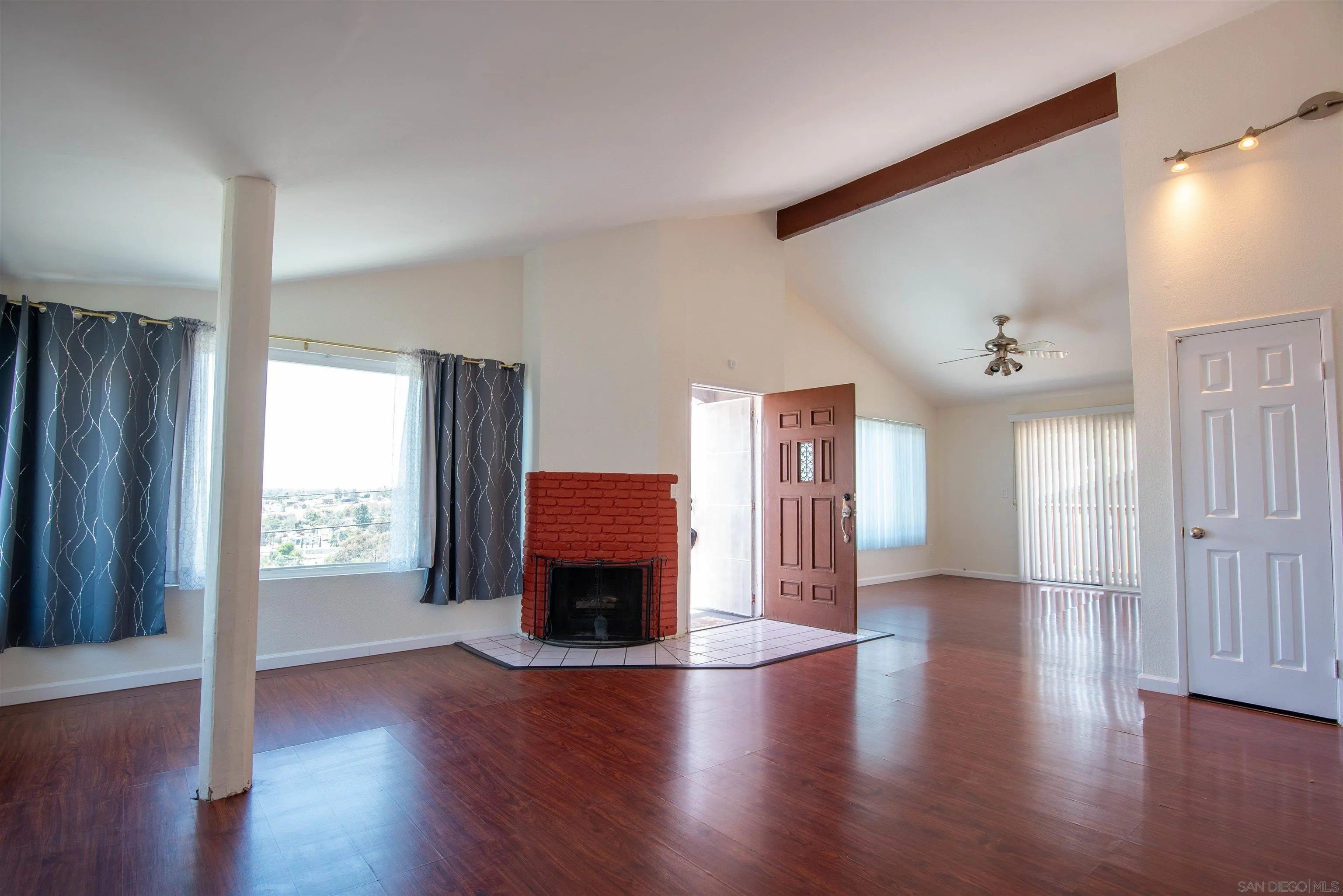 1319 Grand Ave – photo 2