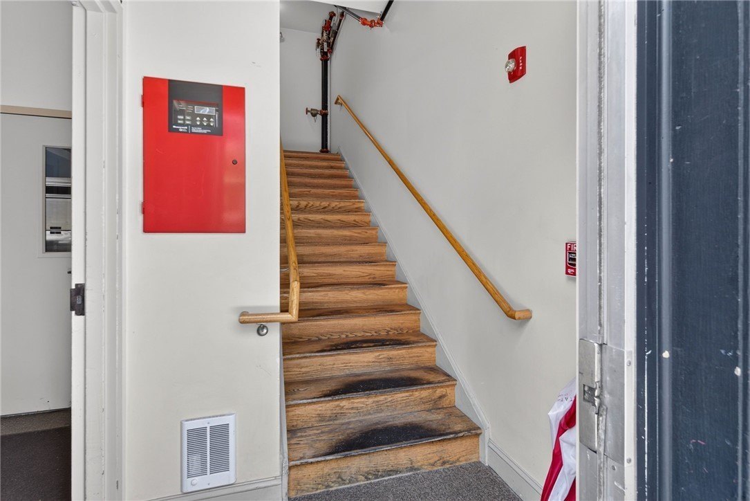 224 E State St – photo 3