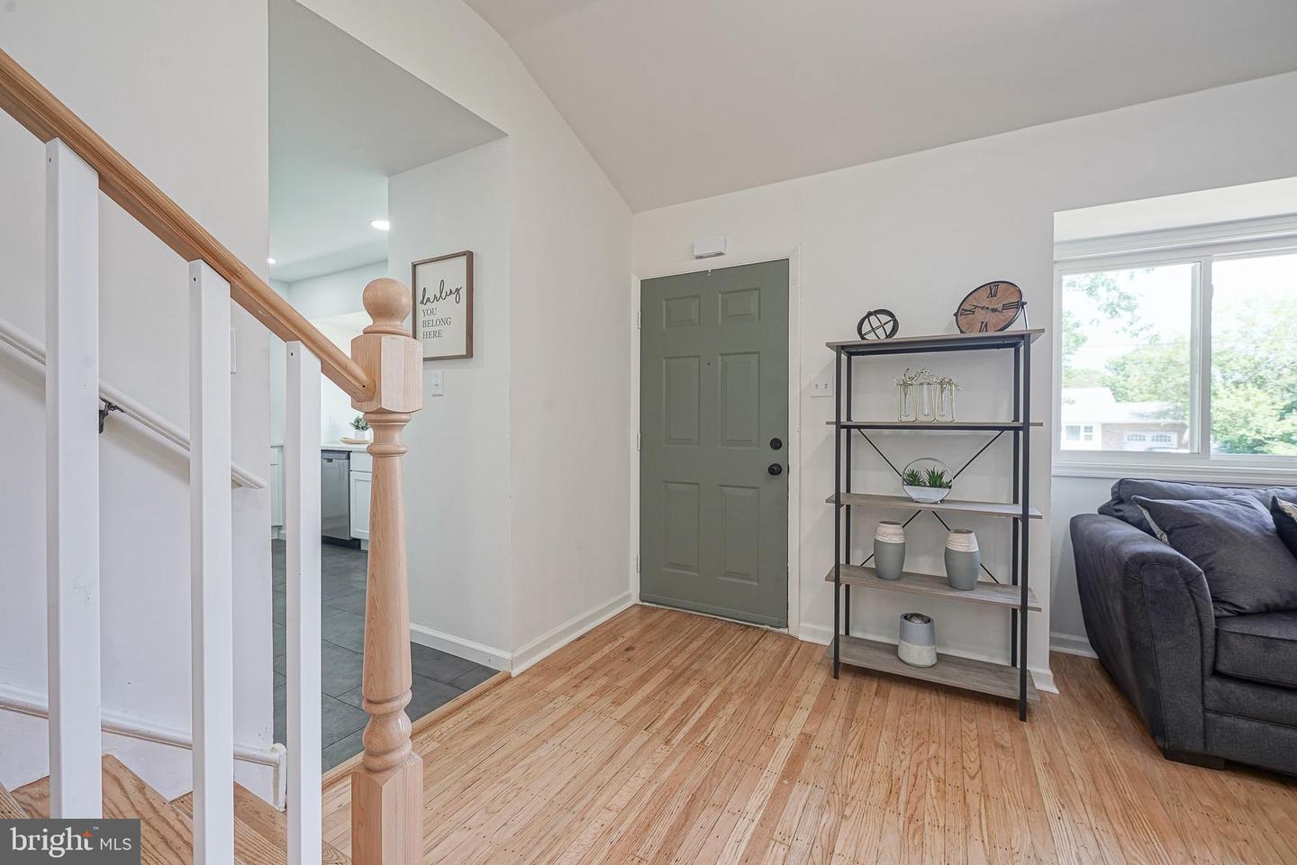 411 Greenview Dr – photo 4