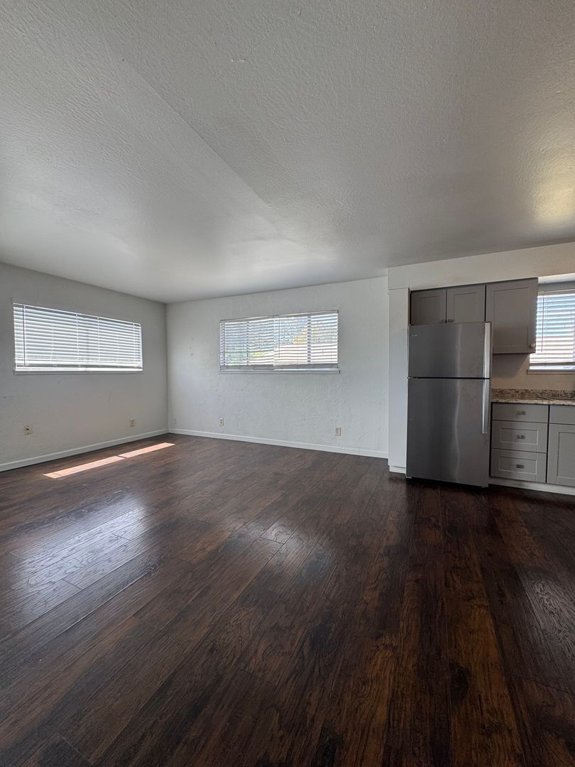 417 E Locust St unit #7 – photo 5