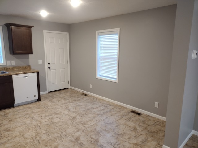915 N Riverside Dr unit 1 – photo 3