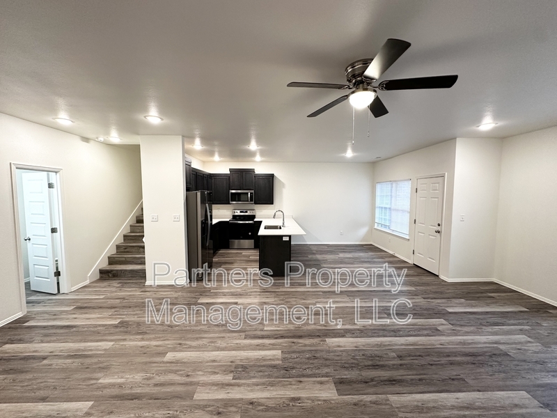 1067 S Benchmark Ln unit 1 – photo 4
